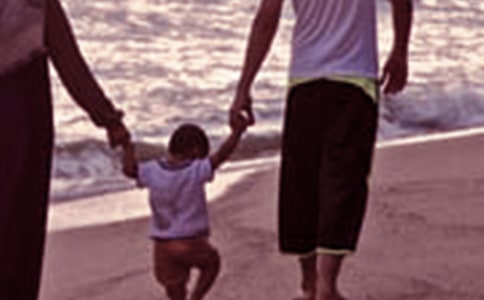 �ഺ��Ů����ͥ������̽