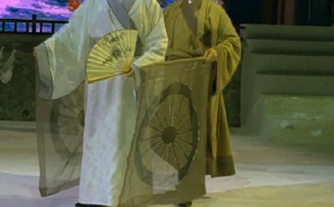 ������B����