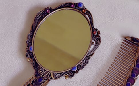 關(guān)于照鏡子的作文