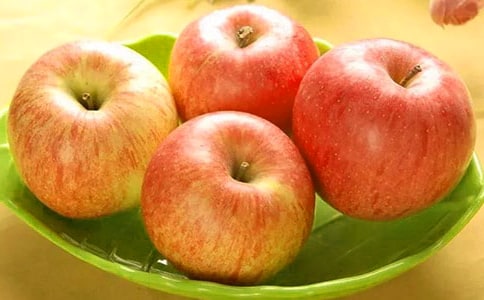 小班美術(shù)教案《大蘋果》