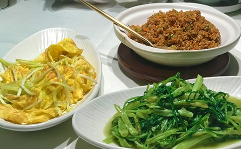 ���oС��(d��ng)����ʳ��а��w���̰�