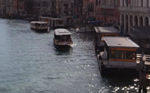 ������˹��Сͧ���ڶ��n�r(sh��) ֮��