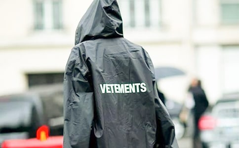 16《充氣雨衣》